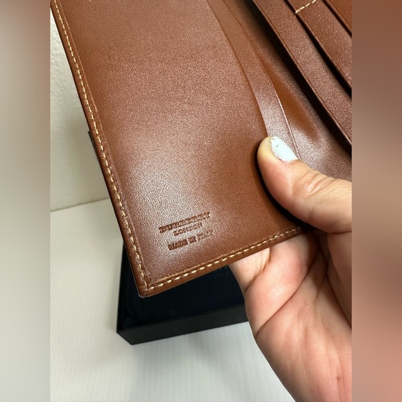 Authentic Burberry London Long Wallet - Picture 8 of 9